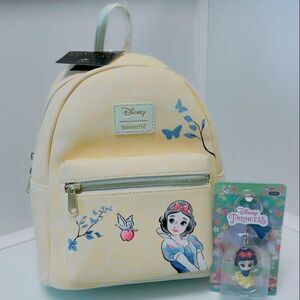 Snow White Loungefly backpack plus keychain‎ 🍎